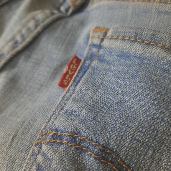 Levi's 311 Womens Light Blue Shaping Skinny Capri's Size 31 - Picture 8 of 9